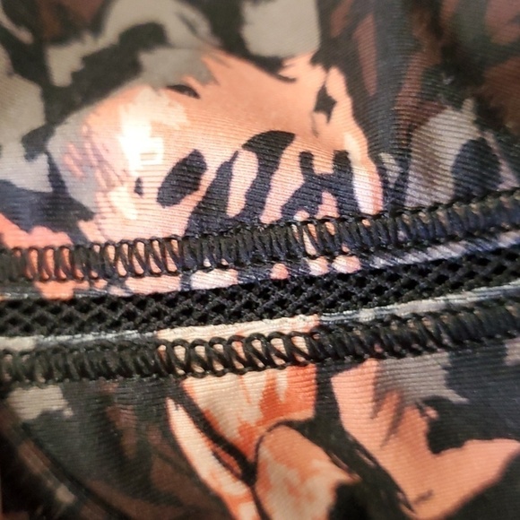 Lululemon crop top. Sports bra. Excellent condition, quality. No size tag S/M - Picture 7 of 11